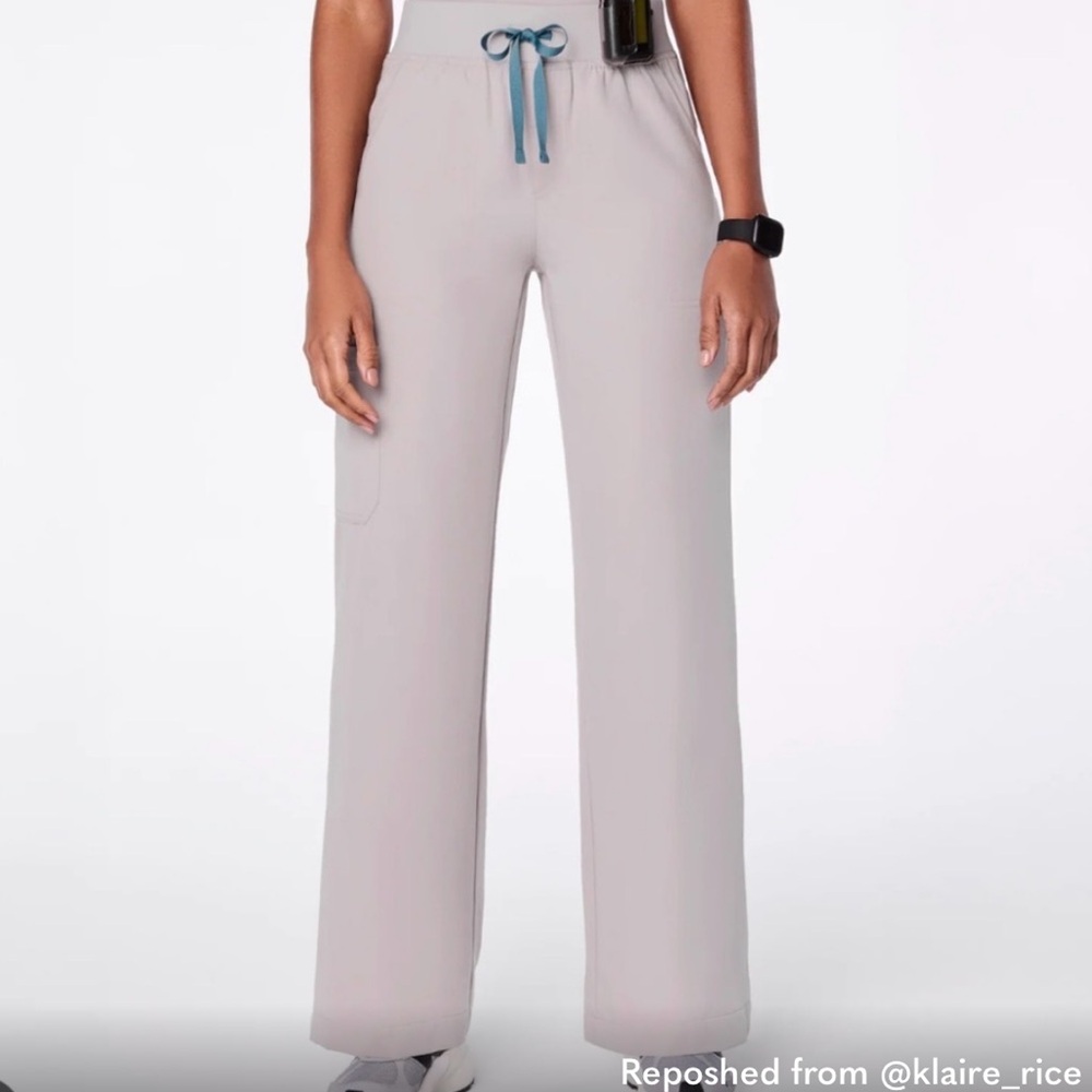 Figs 🤍 Isabel Scrub Pants in Light Taupe | Sm/Tall